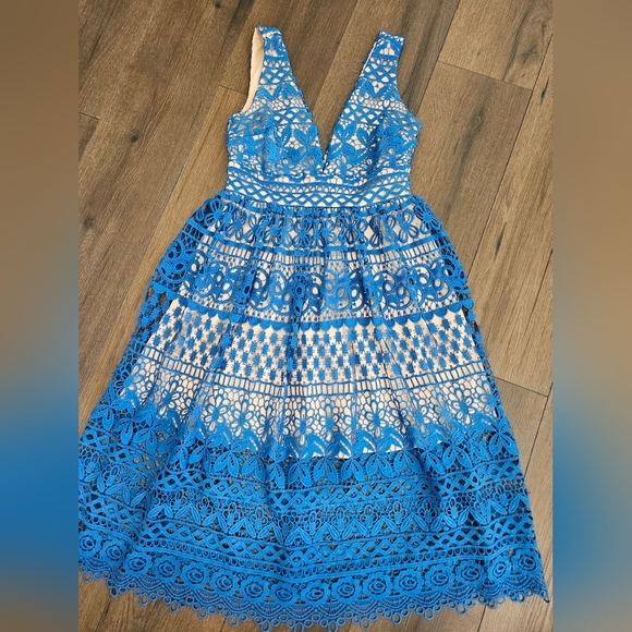 Lulus Lace Midi Dress - SIZE M - Picture 8 of 16